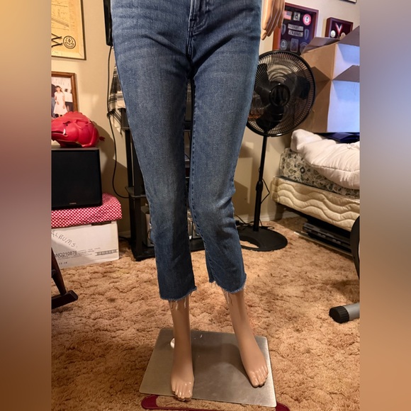 LUCKY BRAND Blue Straight Leg Jeans. Super cute! - Picture 6 of 7